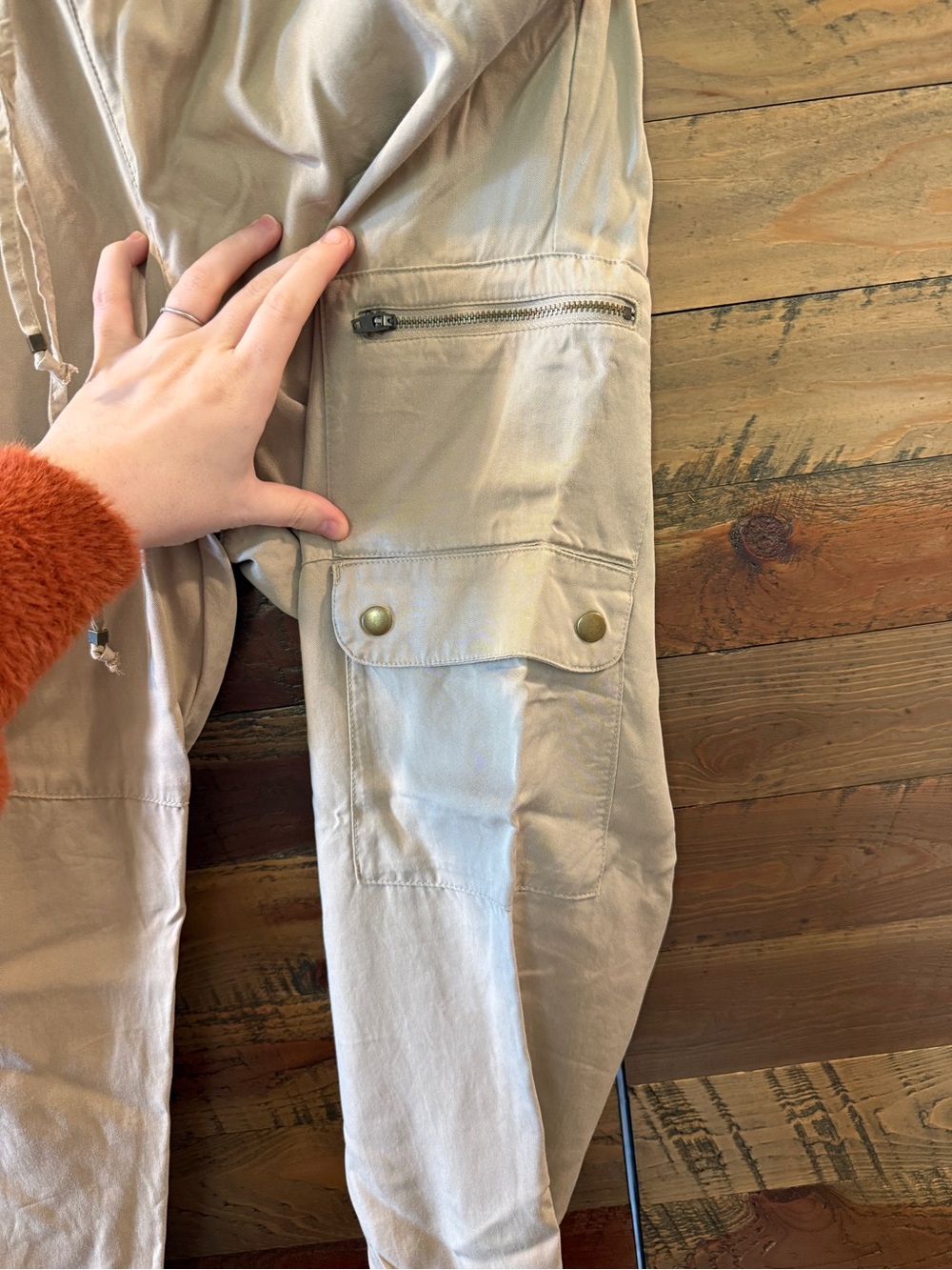 Banana Republic Women's Light Beige Cargo Jogger Pants - Picture 3 of 7